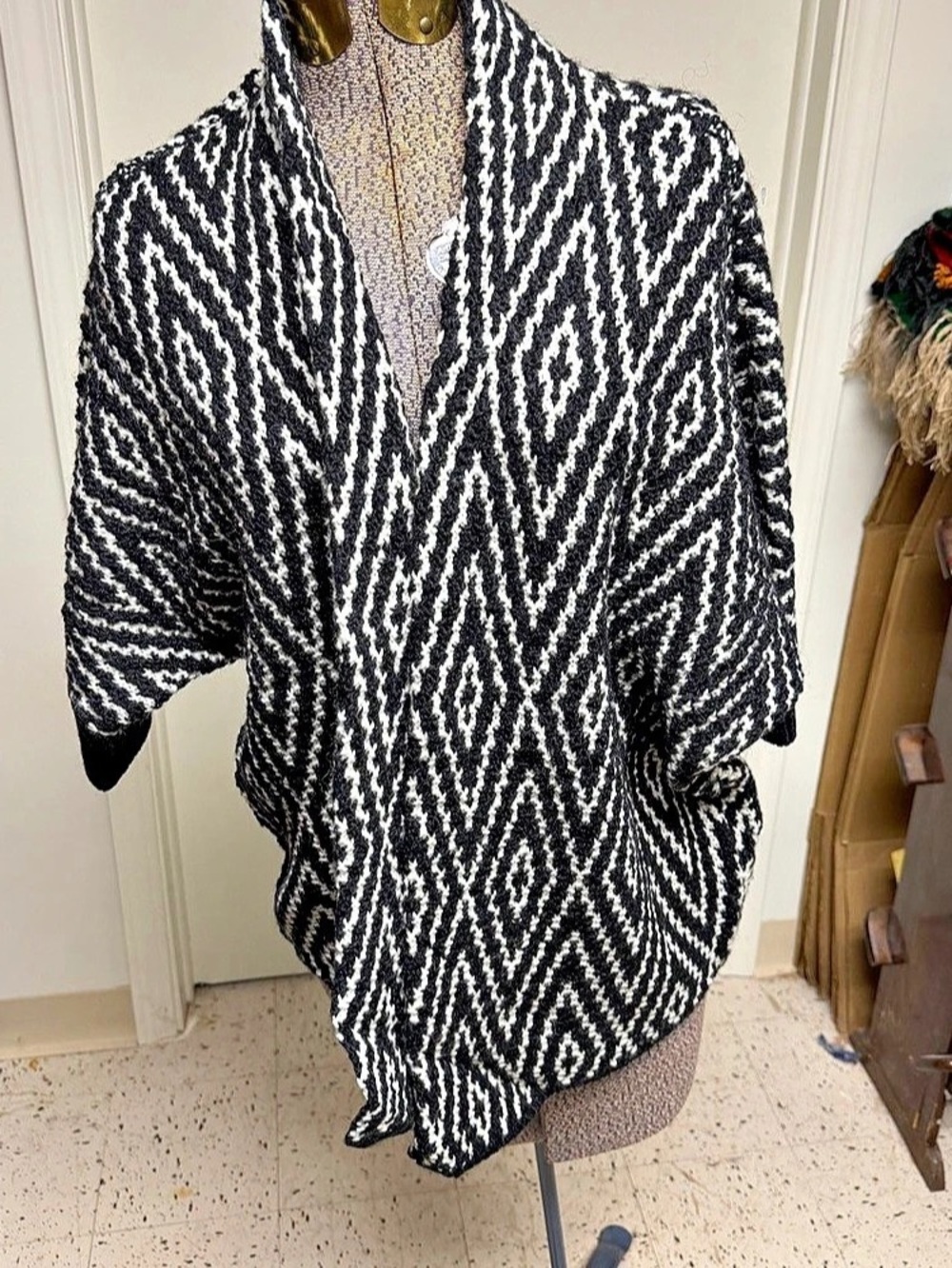 Chico's Geometric Black & White Shrug Size 2 Like New